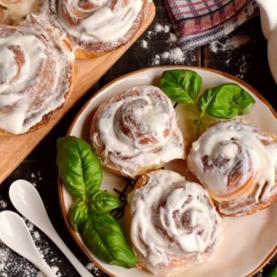 Cinnamon Rolls with Creamy Icing - Recipe photo by FreeFoodTips