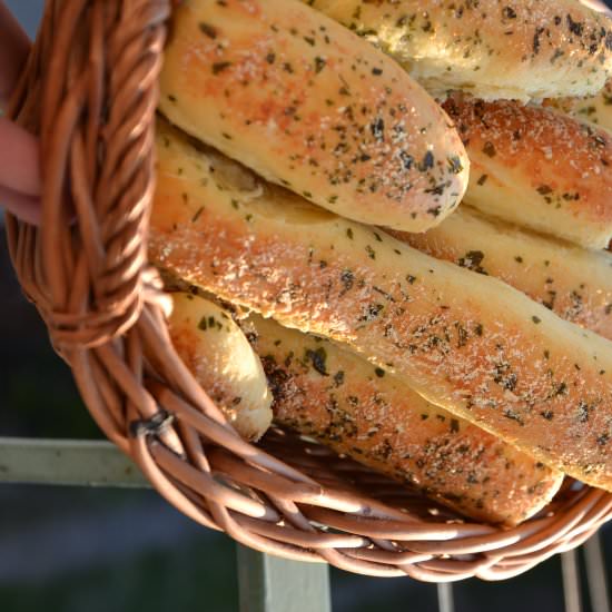 Parmesan and garlic soft breadstick - Recipe photo by Foodohfood