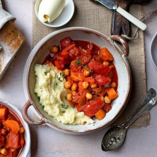 Easy Vegan Goulash - Recipe photo by veganpunks