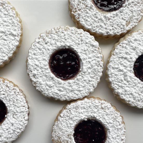 Shortbread Linzer cookies - Recipe photo by uglyducklingbakery