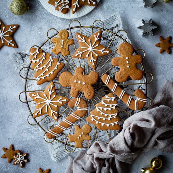 Easy Gingerbread Cookies Recipe - Recipe photo by KitchenMason