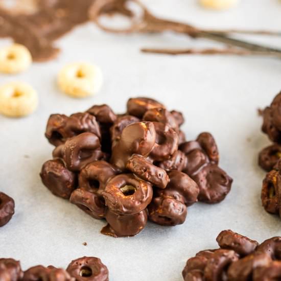 Chocolate Cheerio Clusters - Recipe photo by CallMePMc