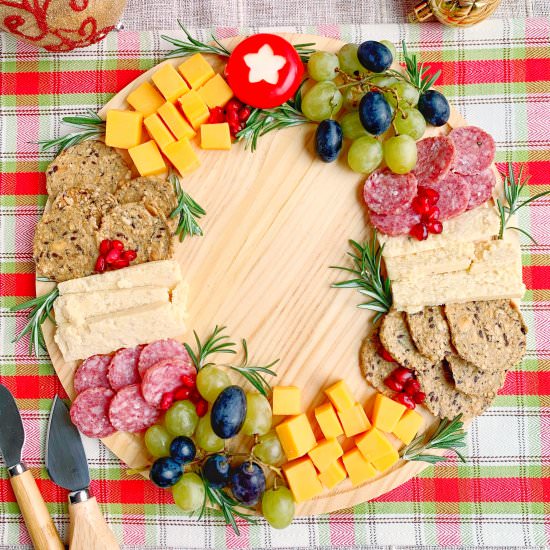 Charcuterie Wreath - Recipe photo by Theyummymuffin