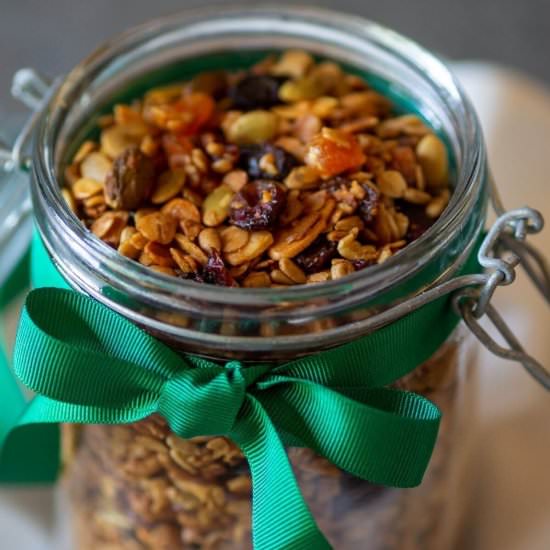 Vegan Fruit and Nut Granola - Recipe photo by modernveganguide