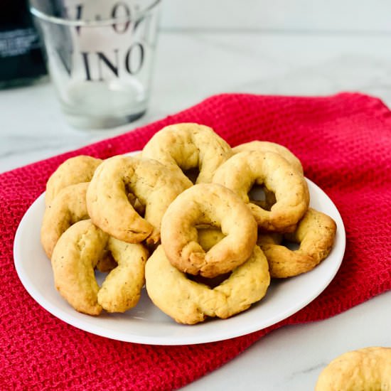 Taralli – Italian Pepper Cookies - Recipe photo by theshortordercook