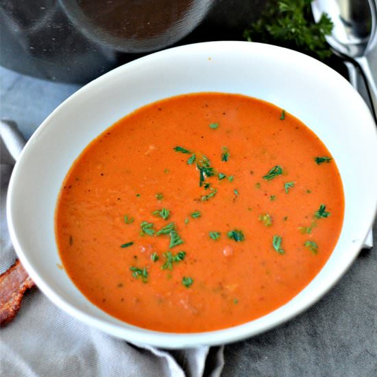 LOW-CARB CREAMY TOMATO BACON SOUP - Recipe photo by Stylish Cravings