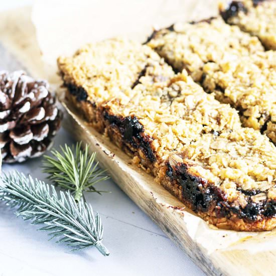 Christmas Mincemeat Bars – Vegan - Recipe photo by Mandy Sneaky Veg