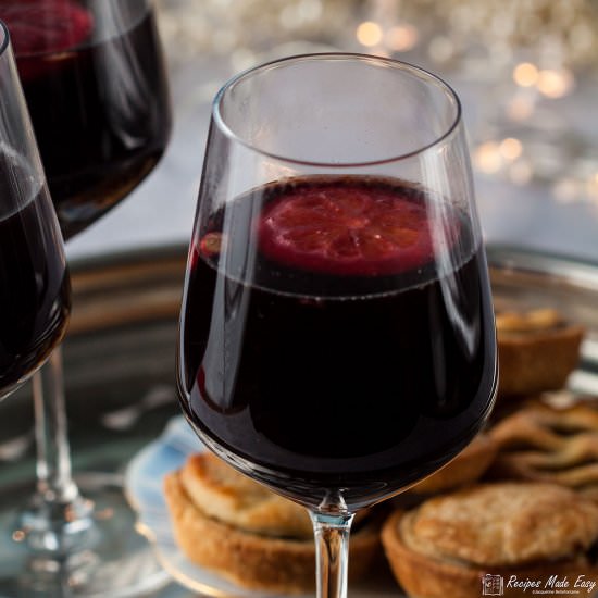 Mulled wine - Recipe photo by Recipe Crumbs