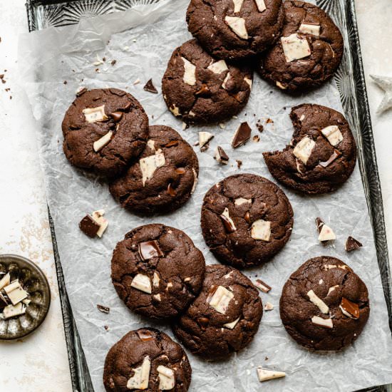 Peppermint Bark Cookies - Recipe photo by eatloveeat