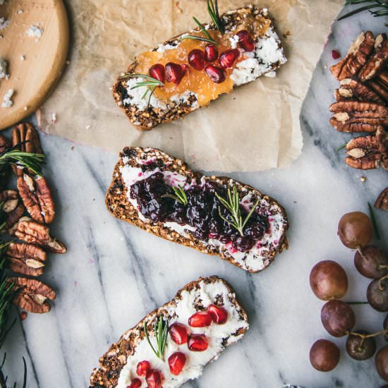 Seedy Gourmet Crackers - Recipe photo by emily_garlichead