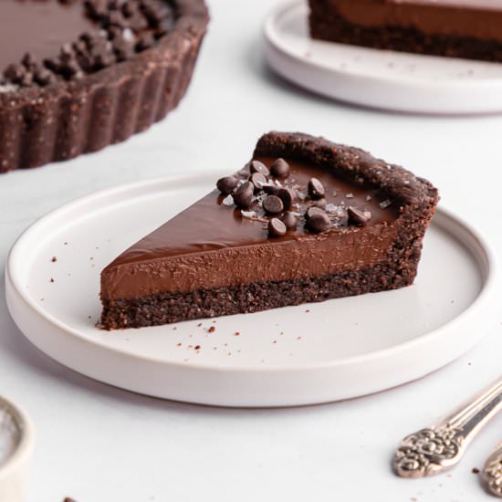 No-Bake Vegan Chocolate Tart - Recipe photo by purelykaylie