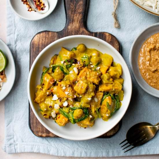 Satay Sweet Potato Curry - Recipe photo by veganpunks