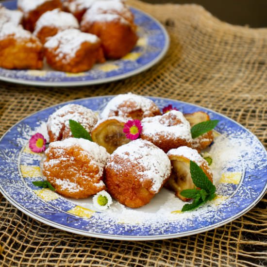 Fried bananas in pancake batter - Recipe photo by mecooks.com