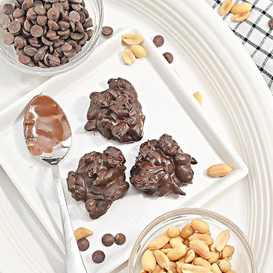 EASY MICROWAVE KETO PEANUT CLUSTERS - Recipe photo by Stylish Cravings