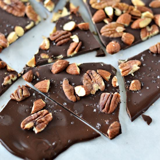 KETO CHOCOLATE ALMOND BARK - Recipe photo by Stylish Cravings