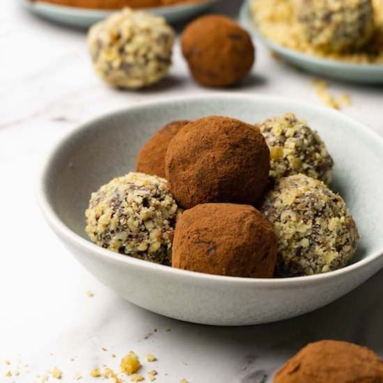 Easy homemade chocolate truffles - Recipe photo by sugarpursuit