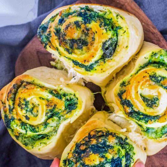 Spinach & Cheese Stuffed Bread Roll - Recipe photo by shintasimon
