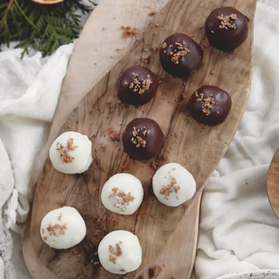Gingersnap Chocolate Truffles - Recipe photo by The Merrythought