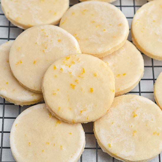 vegan lemon shortbread cookies - Recipe photo by howtobakevegan