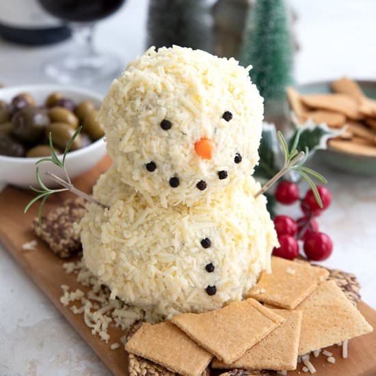 Snowman Cheeseball - Recipe photo by fooddreamer