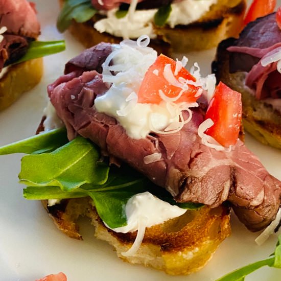 Roast Beef Crostini - Recipe photo by amycaseycooks