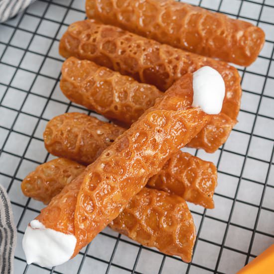 vegan brandy snaps - Recipe photo by howtobakevegan