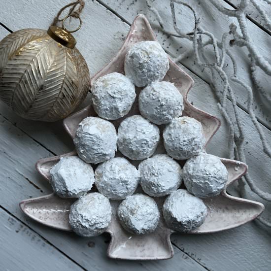 Snowballs (Russian Tea Cakes) - Recipe photo by Theperksofbeingus