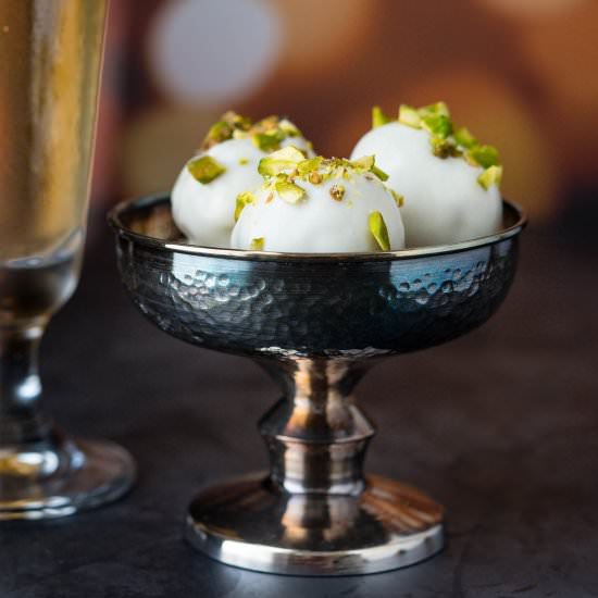 Pistachio Truffles - Recipe photo by garlic and zest