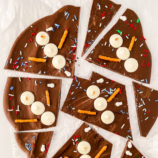 Snowman Chocolate Bark - Recipe photo by partyfoodfavorites