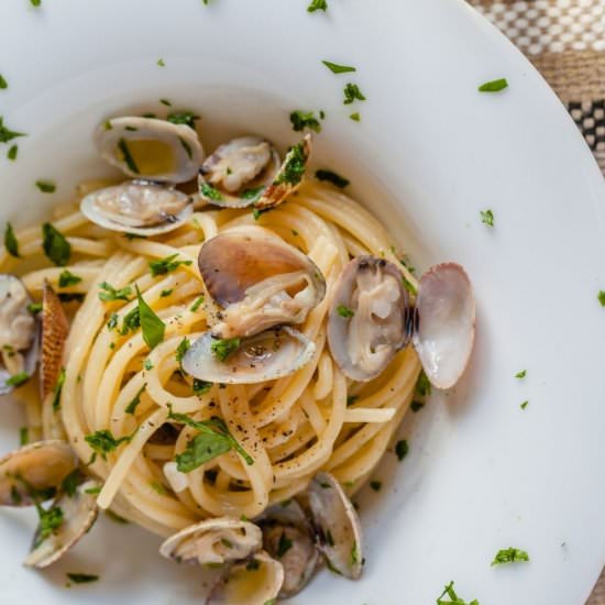 Spaghetti with clams - Recipe photo by The Bella Vita