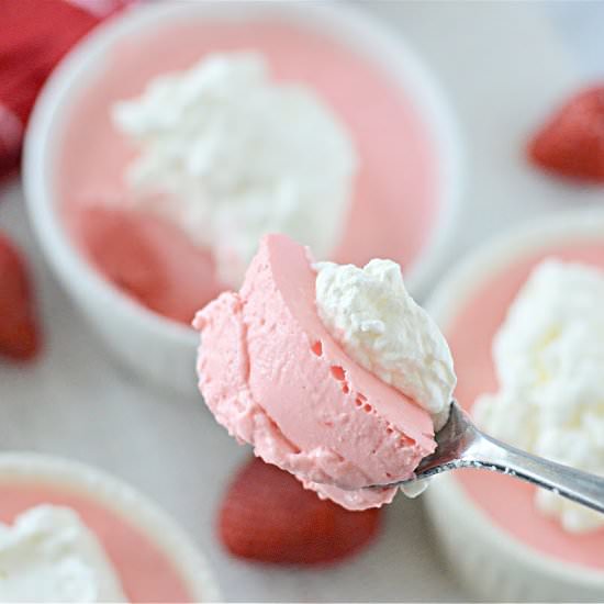 LOW CARB STRAWBERRY JELLO FLUFF - Recipe photo by Stylish Cravings