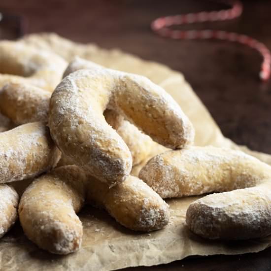 Vanilla Crescent Cookies - Recipe photo by CookhouseDiary