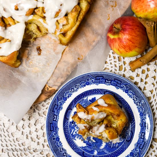 Apple Pie Cinnamon Buns - Recipe photo by Waitingforblancmange