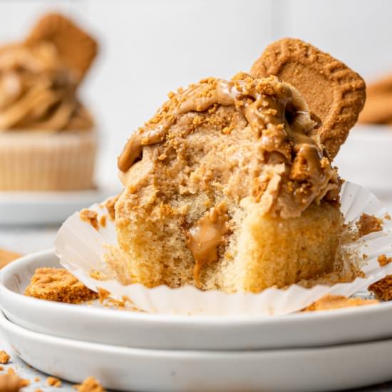 Biscoff Cupcakes - Recipe photo by cookiedoughdiaries