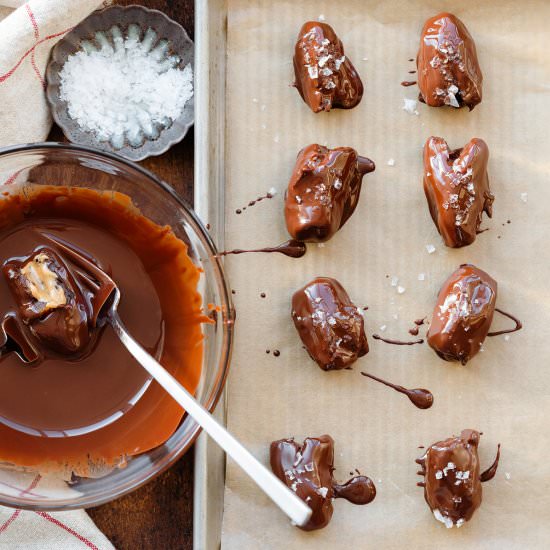 stuffed chocolate dates - Recipe photo by thehealthfulideas