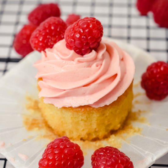 Vanilla Raspberry Cupcakes - Recipe photo by Sweet Mouth Joy