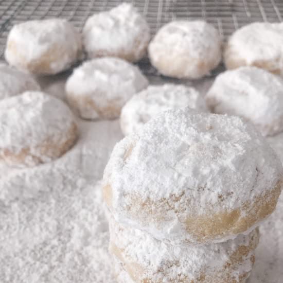 Simple Greek Almond Cookie Recipe - Recipe photo by ririsgreekeats