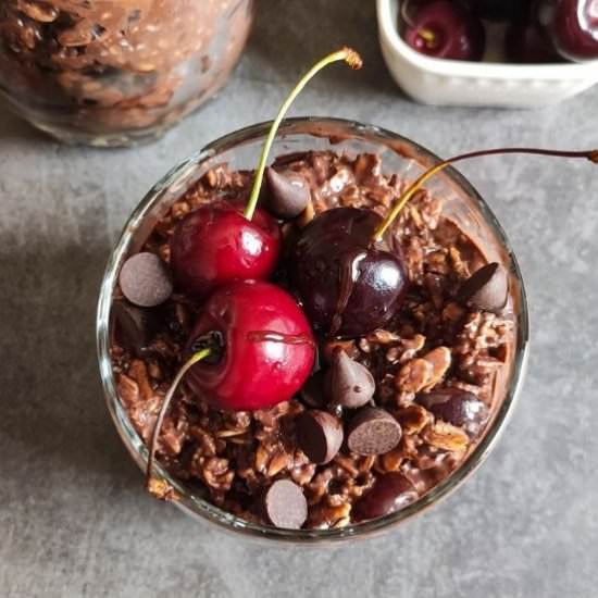 Chocolate cherry overnight oats - Recipe photo by greenbowl2soul