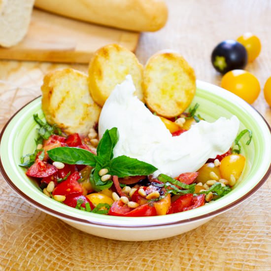 Burrata with tomatoes - Recipe photo by mecooks.com