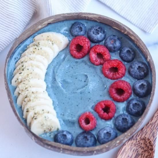 Blue Spirulina Smoothie Bowl - Recipe photo by whollytasteful