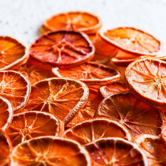 How to Dry Orange Slices - Recipe photo by yummynotes