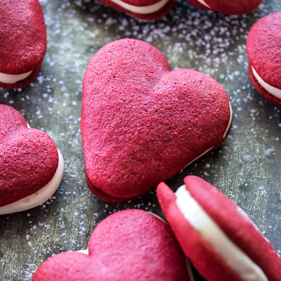 Red Velvet Whoopie Pies - Recipe photo by URBANBAKES