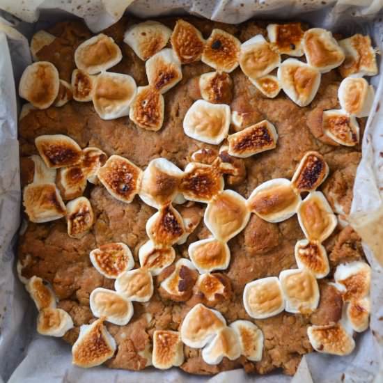 easy, flourless fluffernutter bars - Recipe photo by feastytravels