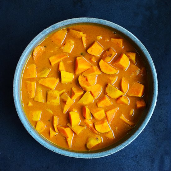 Sweet Potato Curry w. Peanuts - Recipe photo by My Annoying Opinions