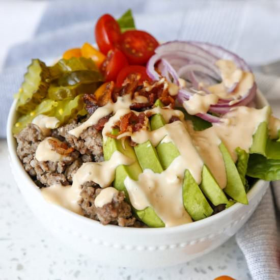 LOW-CARB BURGER BOWL - Recipe photo by Stylish Cravings