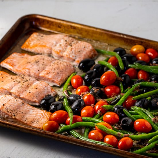 Tray Baked Salmon and Green Beans - Recipe photo by sidewalkshoes