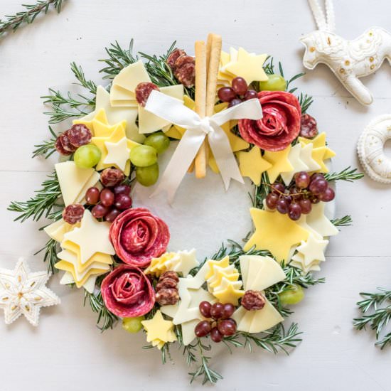 Christmas cheese wreath - Recipe photo by petitedecadence