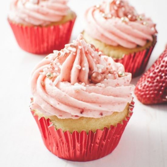 How to Make Strawberry Buttercream - Recipe photo by Craftingafamily