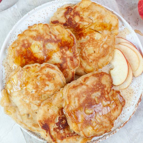 apple cinnamon pancakes - Recipe photo by everyday-delicious.com