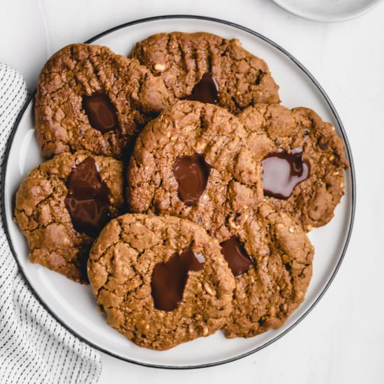 PEANUT BUTTER CHOCOLATE COOKIES - Recipe photo by The Green Creator